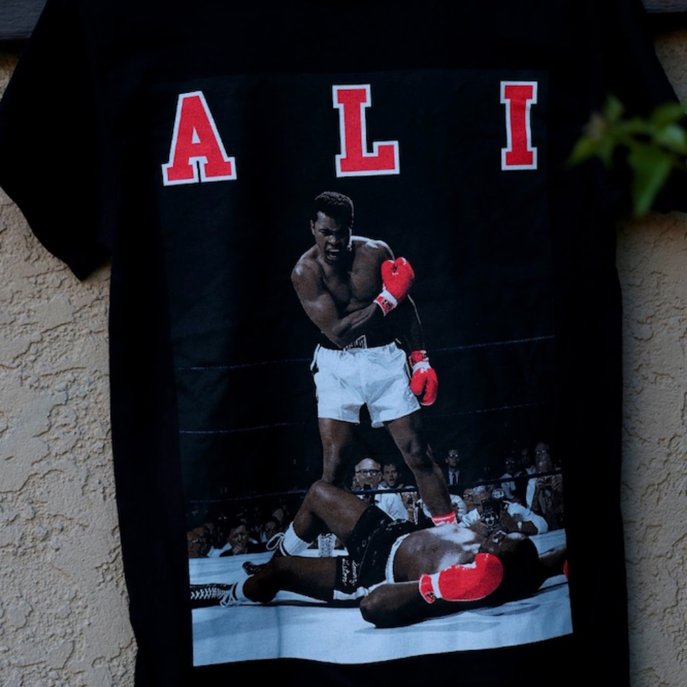 ALI THE GREAT BOXING LEGEND BLACK TSHIRT RED LETTERS